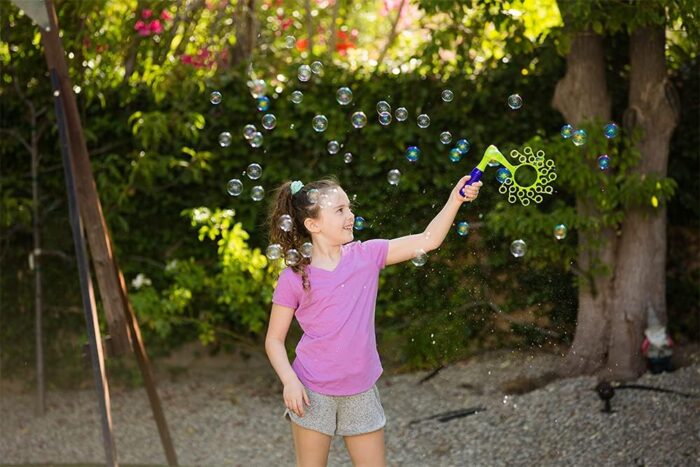 ⁦Gazillion Spinnin Bubbles With 4Oz Solution⁩ - الصورة ⁦5⁩