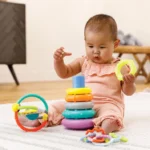 ⁦Infantino Box of Cheer - Stacking Rings & Rattle Activity Set⁩ - الصورة ⁦3⁩