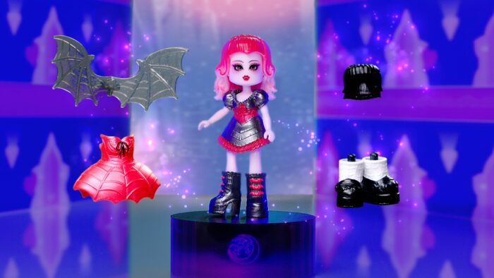 Royale & High - Core Deluxe Figures -Dark Fairy - Image 7